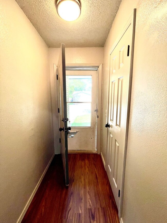 Building Photo - Updated 4 Bedroom Home