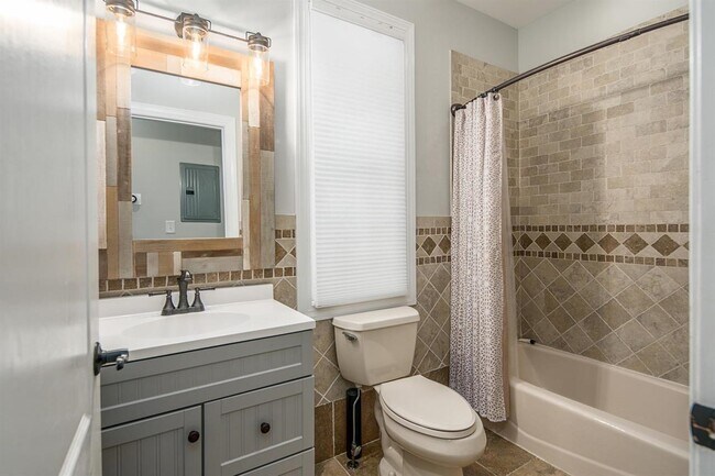 Building Photo - 133 Brunswick St