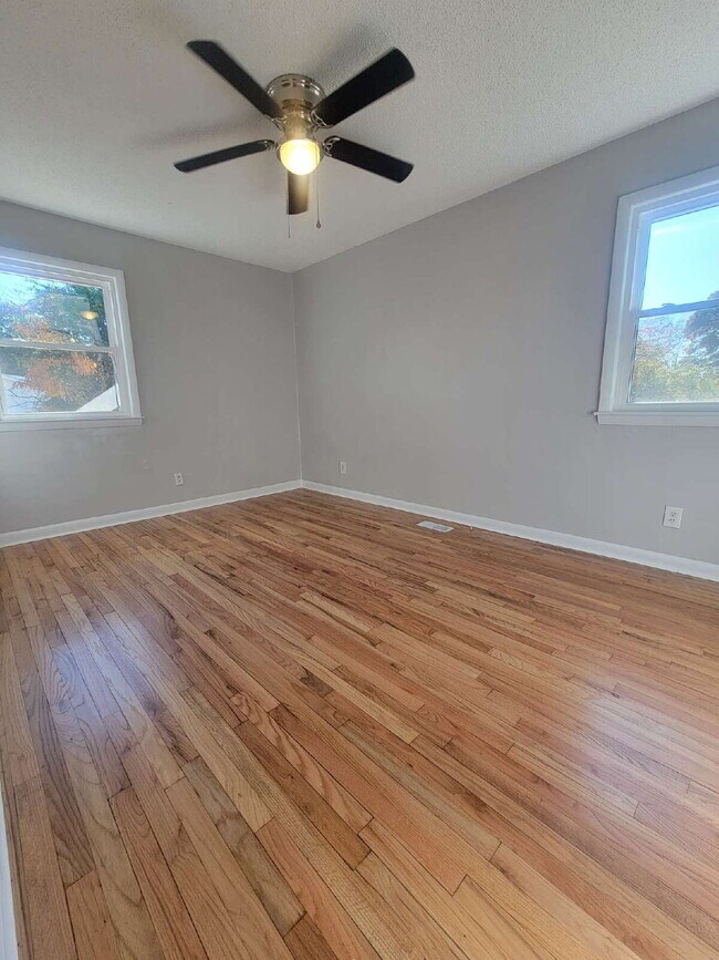 Building Photo - "Charming 3-Bedroom Home with Gleaming Hardwood Floors"