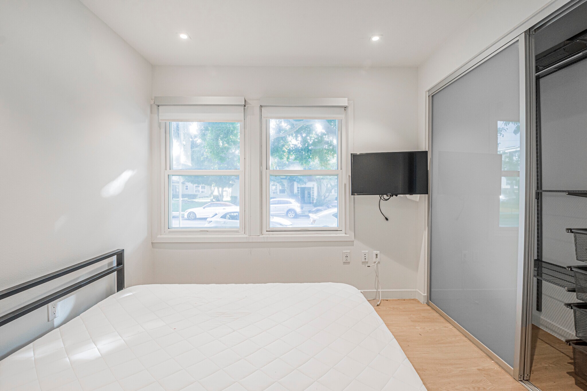 Building Photo - 5869.5B W 88th St