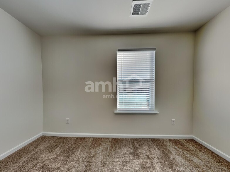 Building Photo - 121 Decker Dr