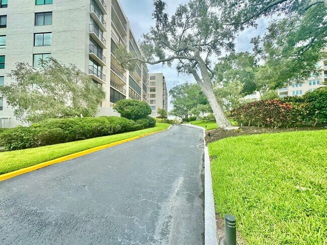 Building Photo - 220 Belleview Blvd