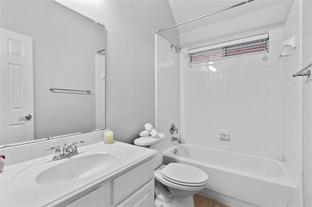 Building Photo - 8604 La Quinta Lane