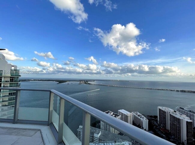 Building Photo - 1300 Brickell Bay Dr