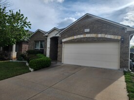 Building Photo - 5813 Paluxy Sands Trl