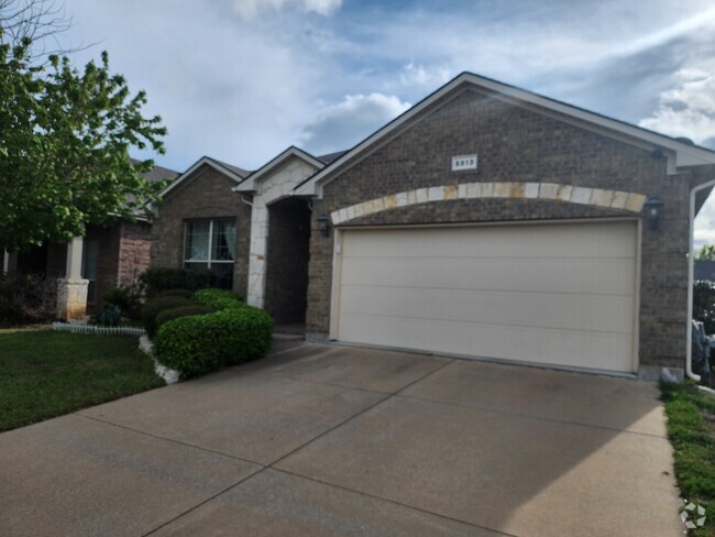 Building Photo - 5813 Paluxy Sands Trl