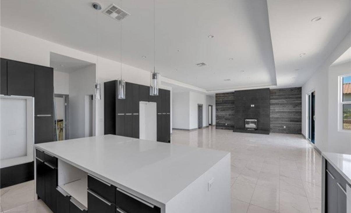 Building Photo - 41446 Manzanita Dr