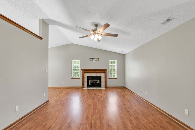 Building Photo - 304 Gaston Ct