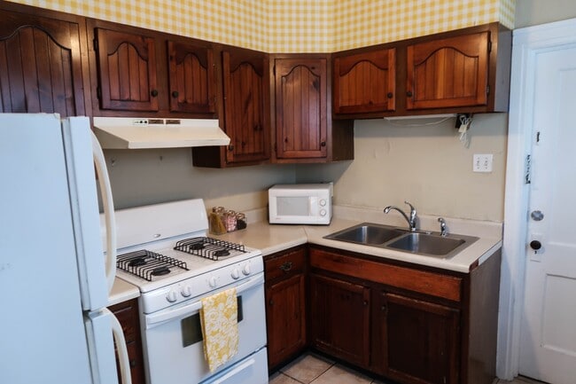 Building Photo - 604 S Lincoln Ave