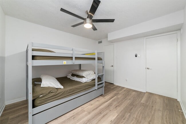 Building Photo - 717 Davis Rd