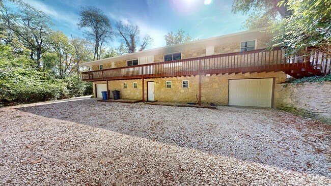 Building Photo - 32 Marion St