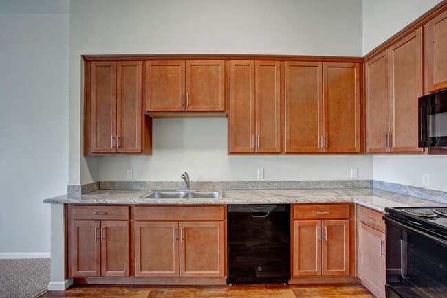 Building Photo - 600 Riverside