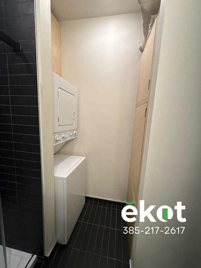 Building Photo - Stowell-SLC-Emery Manor