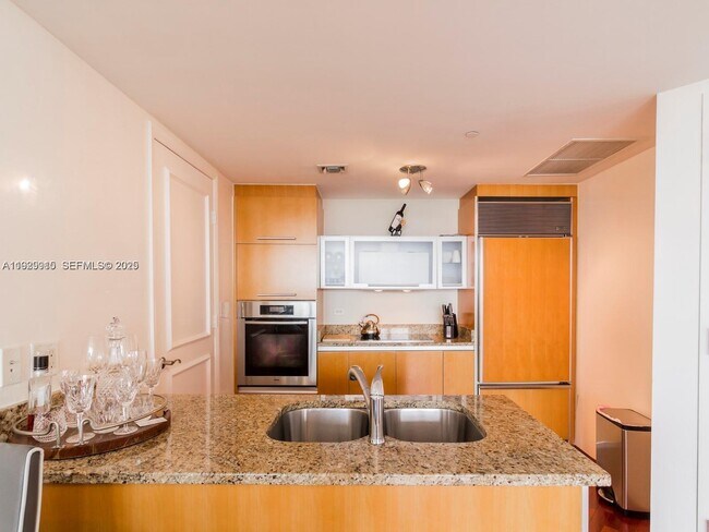 Building Photo - 17201 Collins Ave