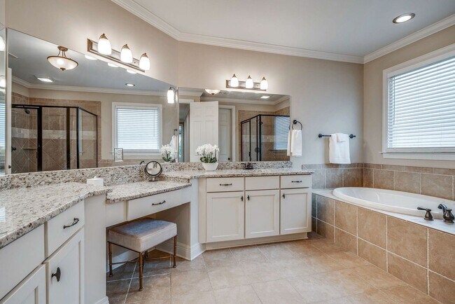 Building Photo - Custom built home in a great location in B...
