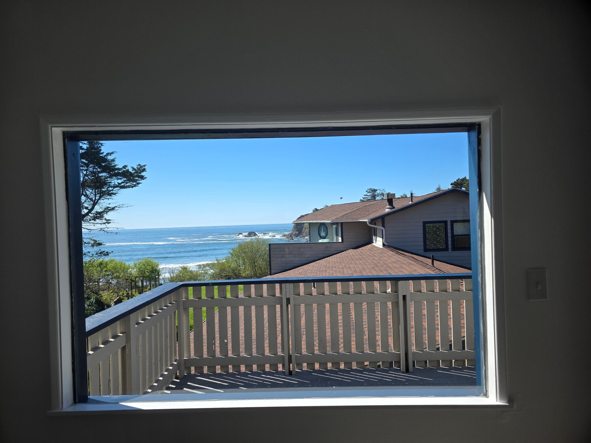 Picture window - 1047 Wharf St