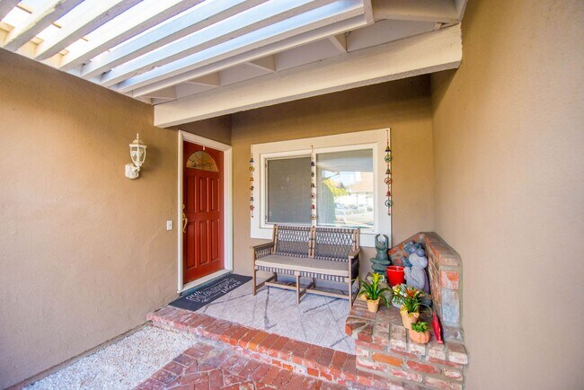 Building Photo - Fountain Valley