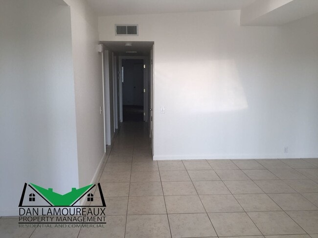 Building Photo - 3 bedroom home in Southwest Woodland