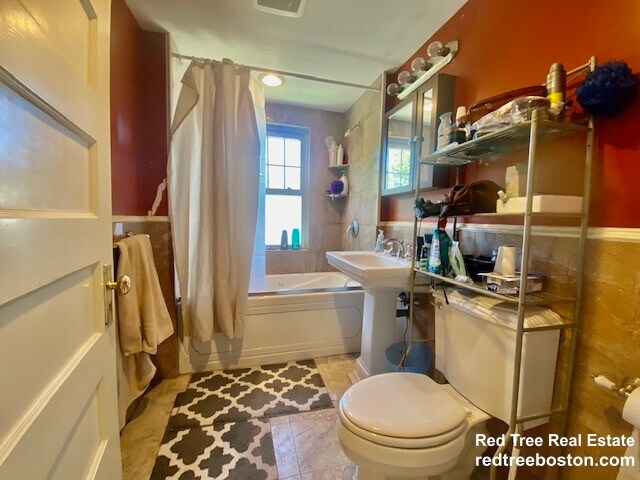 Building Photo - 24 Burton St