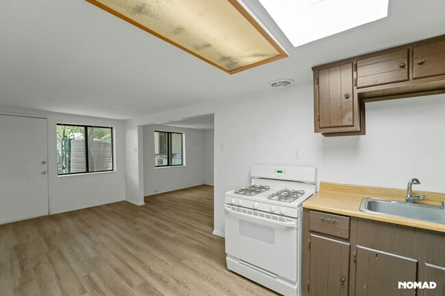 Building Photo - 127 N 1st Ave