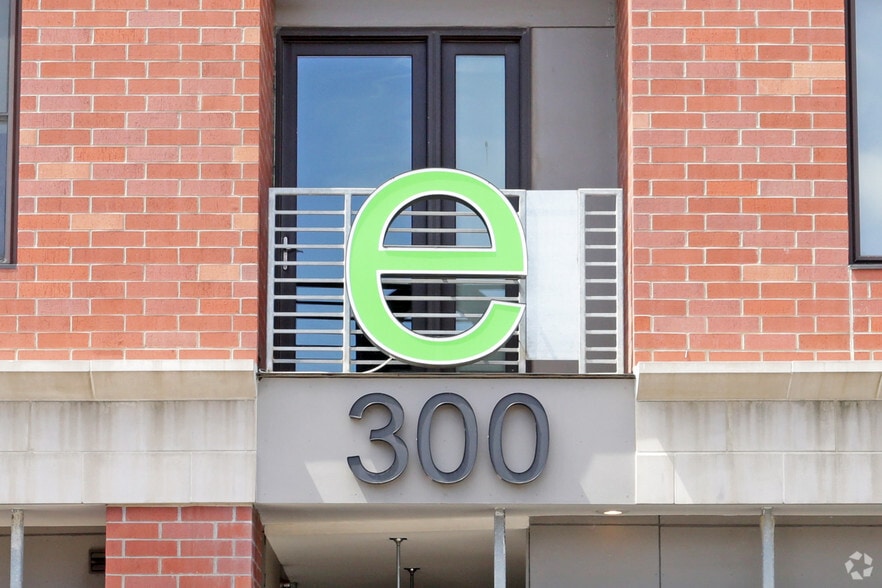 Building Photo - E300