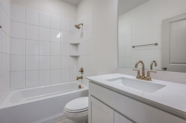 Building Photo - 512 Parkside Dr