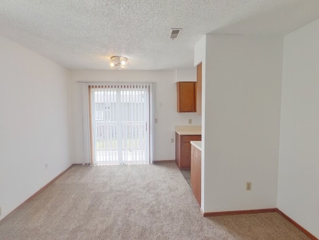 Building Photo - 3960 N Garland Cir
