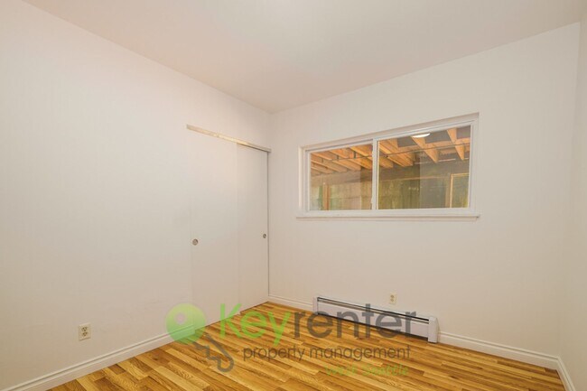 Building Photo - 15433 22nd Ave SW