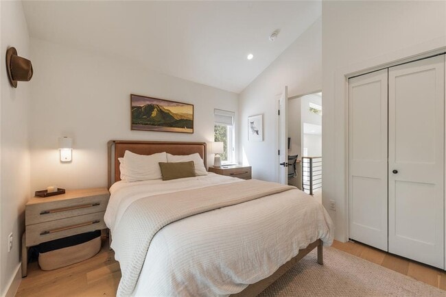 Building Photo - 1300 Perez St