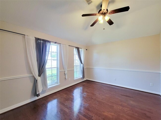 Building Photo - 3218 Vanity Dr