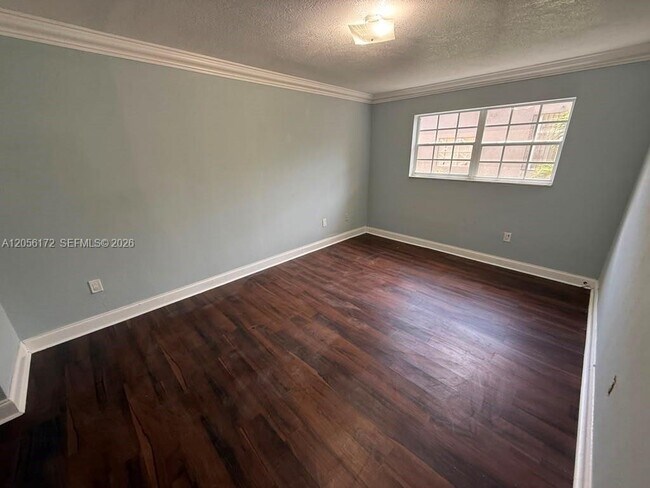 Building Photo - 1055 W 77th St