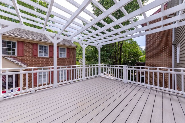 Building Photo - Elegant Townhome in Colonial Williamsburg