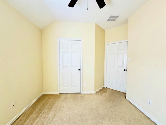 Building Photo - 23247 Dewflower Dr