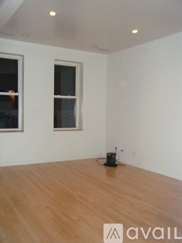 Building Photo - 1728 N Hermitage Ave