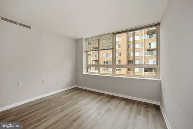 Building Photo - 350 G St SW