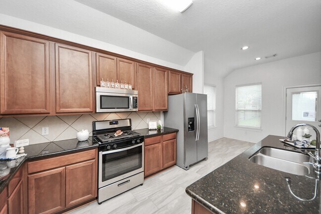 Building Photo - 5014 Parkcanyon Ln