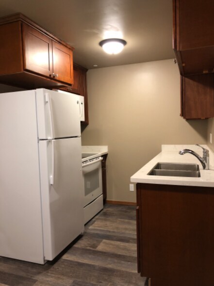 Building Photo - 321 N Wycoff Ave