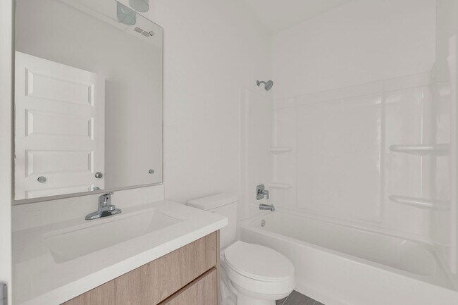 Building Photo - Platinum Apts