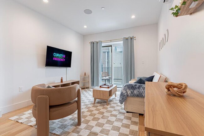 Primary Photo - 1255 Decatur St