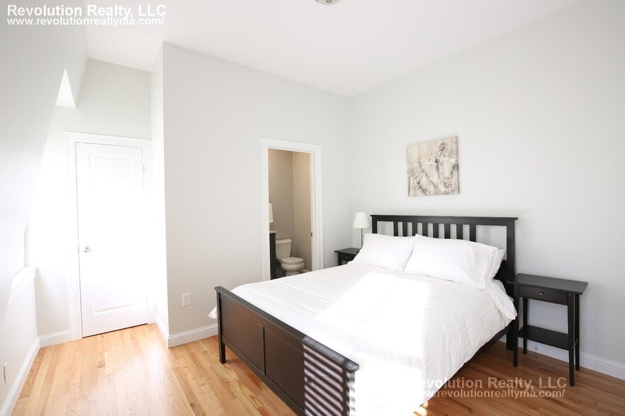 Building Photo - 20 George St