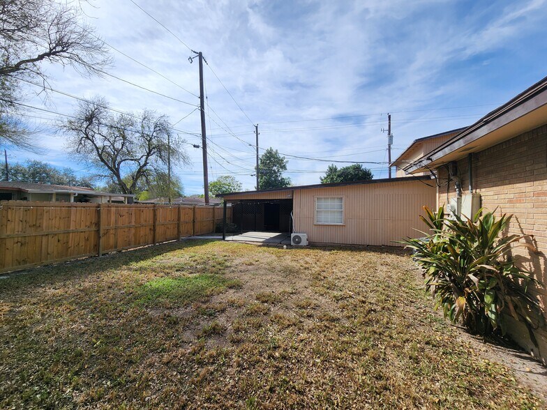 Building Photo - 304 Staunton St