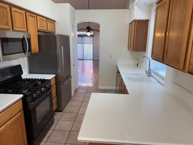 Building Photo - 8800 Crescent Ridge Ln