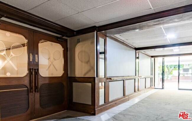 Building Photo - 10535 Wilshire Blvd