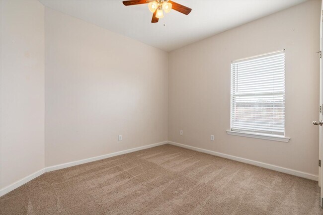 Building Photo - Upcoming Listing!