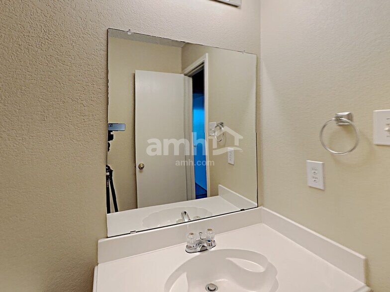 Building Photo - 2813 Island Wren Dr