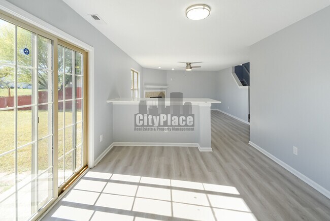 Building Photo - 6677 W Longview Dr