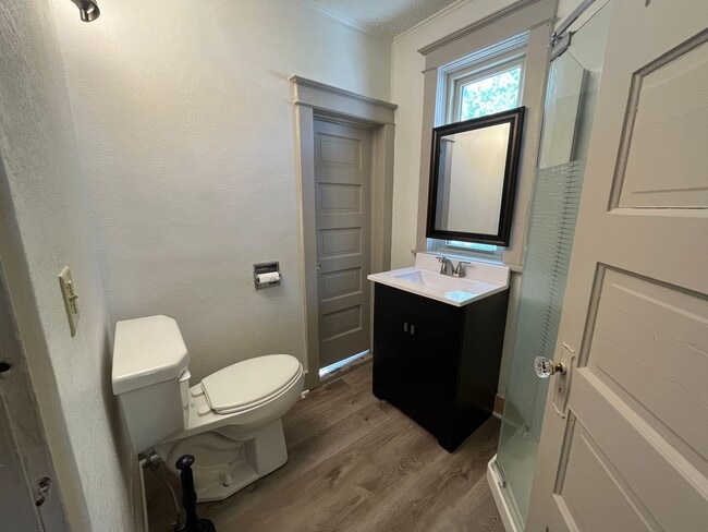Building Photo - Renovated East Hillside 2 Bedroom 1 Bath S...