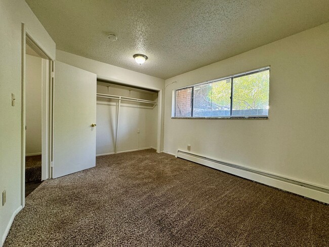 Building Photo - UNIT IS AVAILABLE NOW. SHORT TERM LEASE TH...