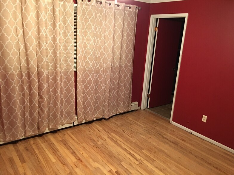 Master Bedroom - 3512 East Ben Burr Boulevard