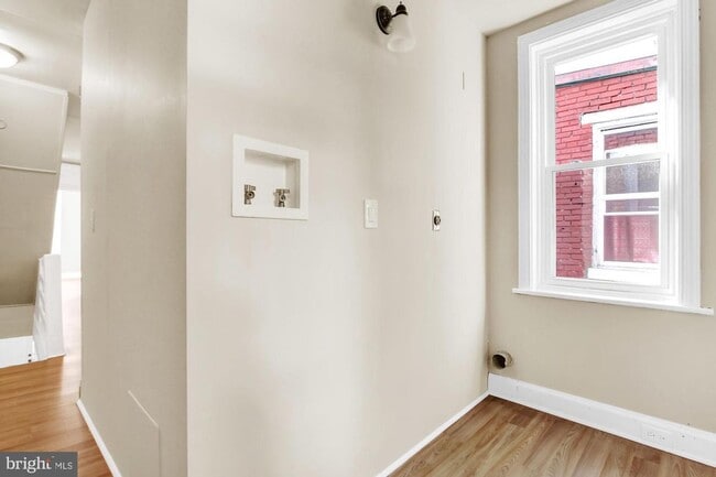 Building Photo - Spacious 3 Bedroom, 1 Bath Home in Harrisburg, Pa!